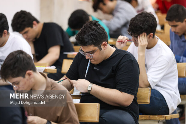 مروری بر ۳۰ سال خدمات آموزشی در ایران