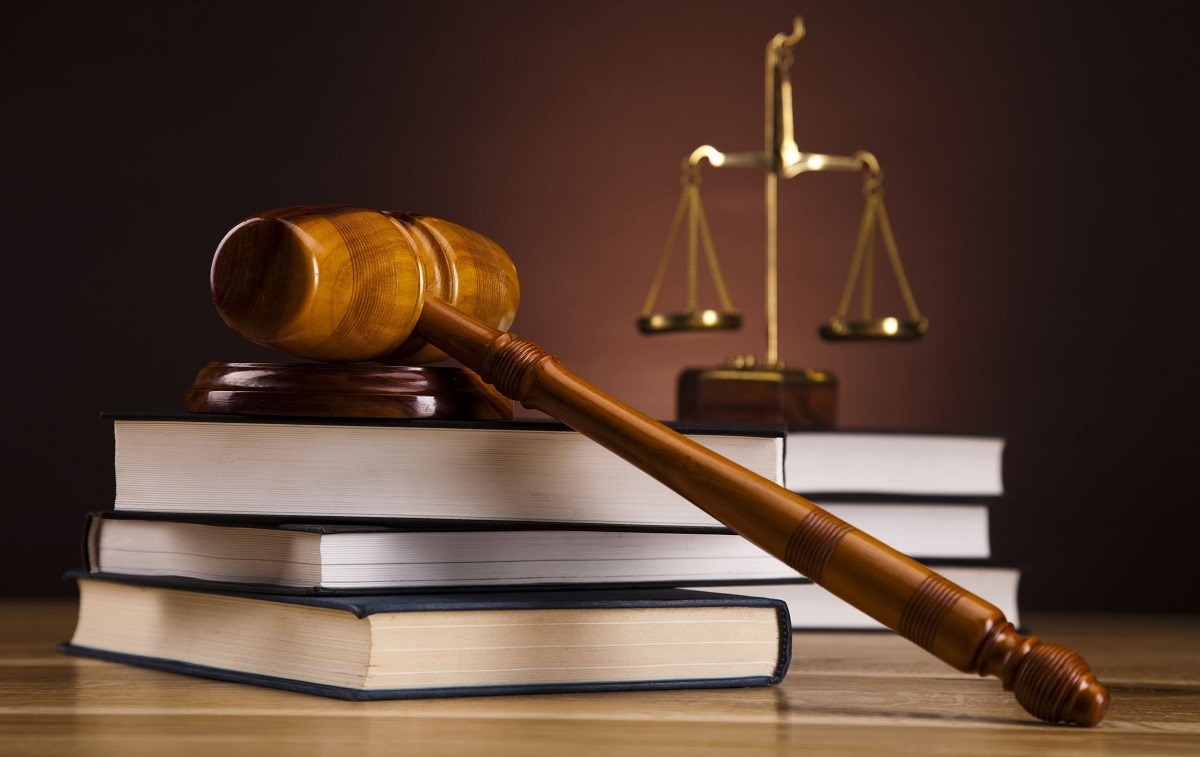 رشته حقوق: عدالت و سیستم‌های حقوقی ⚖️ | راهنمای انتخاب رشته انسانی 1404