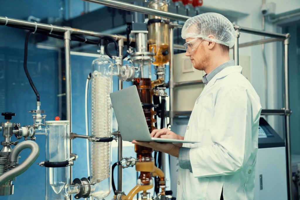 🛢️ راهنمای جامع انتخاب رشته سراسری 1404: مهندسی شیمی گرایش صنایع نفت و گاز ⚗️
