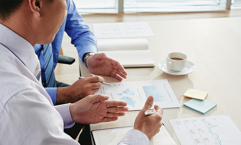 مدیریت خدمات بهداشتی و درمانی: راهنمای جامع انتخاب رشته، بازار کار، مهاجرت و آینده شغلی | قلم‌چی